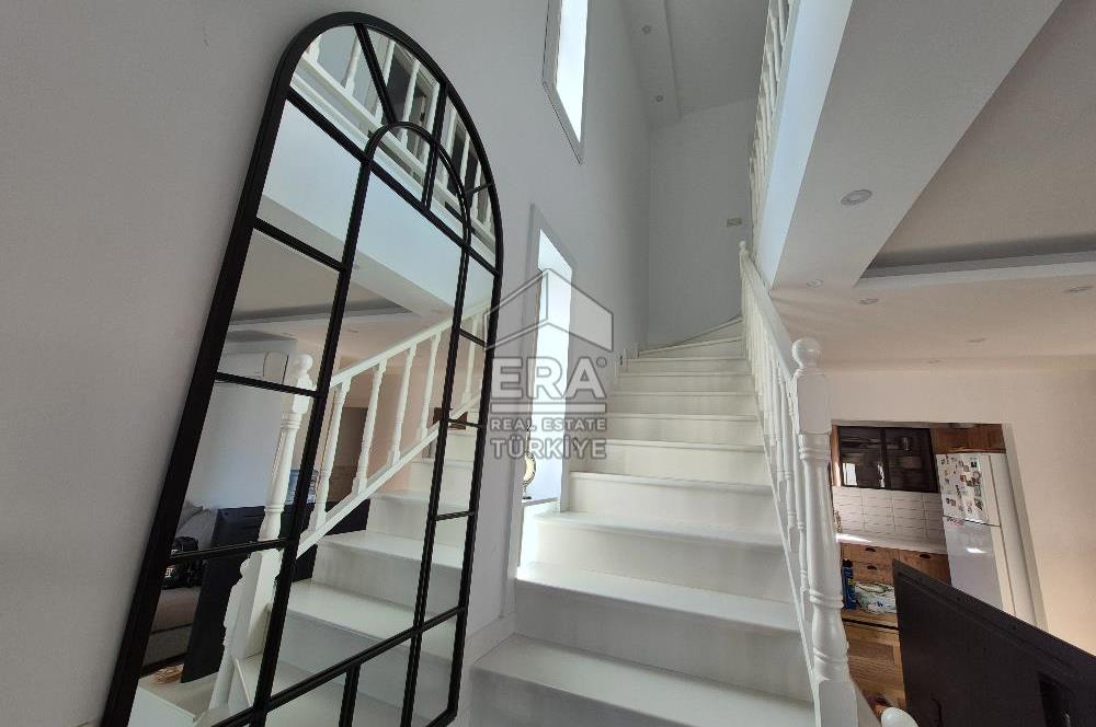 ÇEŞME YALIDA DENİZE YÜRÜME MESAFESİNDE HAVUZLU 4+1 VİLLA