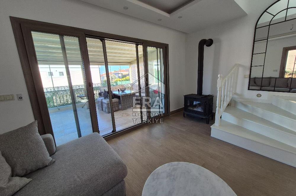 ÇEŞME YALIDA DENİZE YÜRÜME MESAFESİNDE HAVUZLU 4+1 VİLLA