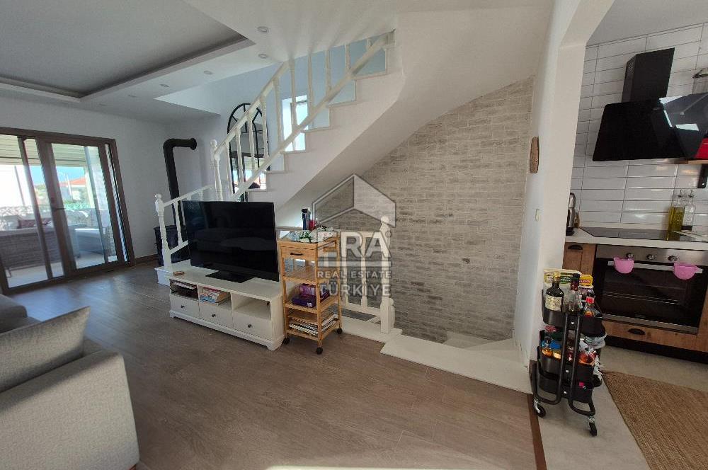 ÇEŞME YALIDA DENİZE YÜRÜME MESAFESİNDE HAVUZLU 4+1 VİLLA