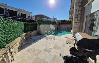 ÇEŞME YALIDA DENİZE YÜRÜME MESAFESİNDE HAVUZLU 4+1 VİLLA