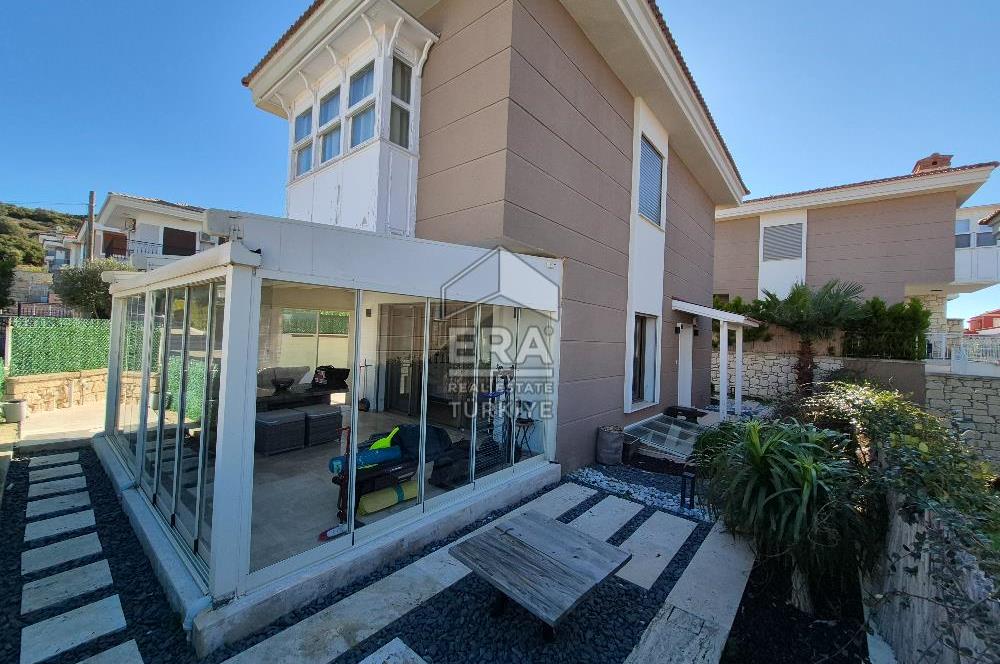 ÇEŞME YALIDA DENİZE YÜRÜME MESAFESİNDE HAVUZLU 4+1 VİLLA
