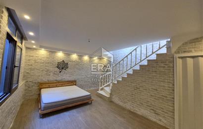 ÇEŞME YALIDA DENİZE YÜRÜME MESAFESİNDE HAVUZLU 4+1 VİLLA