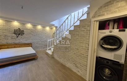 ÇEŞME YALIDA DENİZE YÜRÜME MESAFESİNDE HAVUZLU 4+1 VİLLA