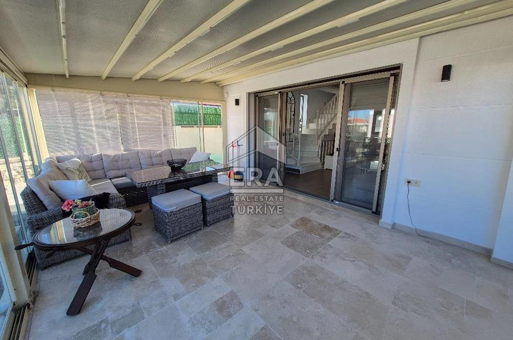 ÇEŞME YALIDA DENİZE YÜRÜME MESAFESİNDE HAVUZLU 4+1 VİLLA