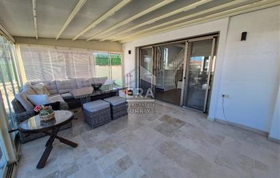 ÇEŞME YALIDA DENİZE YÜRÜME MESAFESİNDE HAVUZLU 4+1 VİLLA