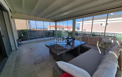 ÇEŞME YALIDA DENİZE YÜRÜME MESAFESİNDE HAVUZLU 4+1 VİLLA