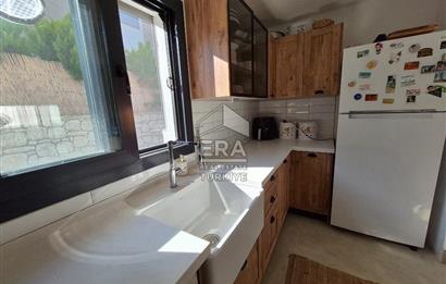 ÇEŞME YALIDA DENİZE YÜRÜME MESAFESİNDE HAVUZLU 4+1 VİLLA