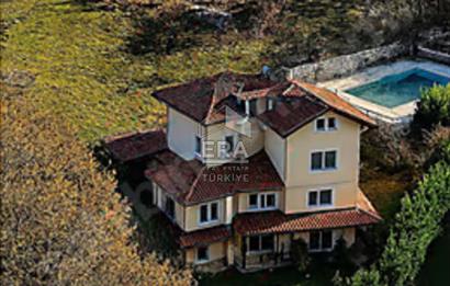 Sarıyer Zekeriyaköy Site İçinde Satılık 550m2 5+2 Müstakil Villa