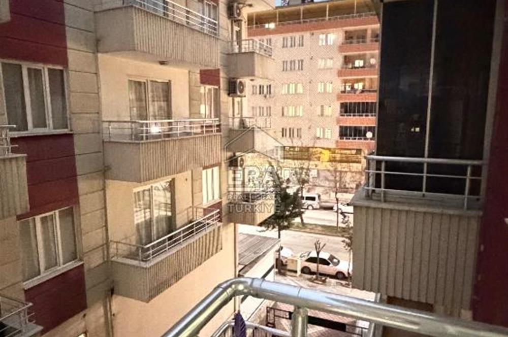 Pazaryeri Mahallesi’nde satılık 3 + 1 ara kat site içi