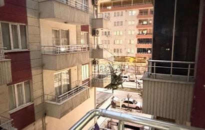 Pazaryeri Mahallesi’nde satılık 3 + 1 ara kat site içi