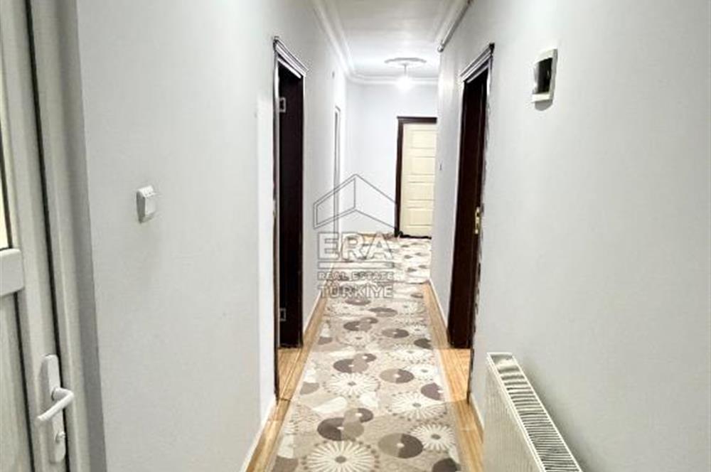 Pazaryeri Mahallesi’nde satılık 3 + 1 ara kat site içi