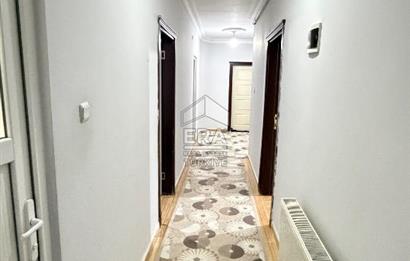 Pazaryeri Mahallesi’nde satılık 3 + 1 ara kat site içi