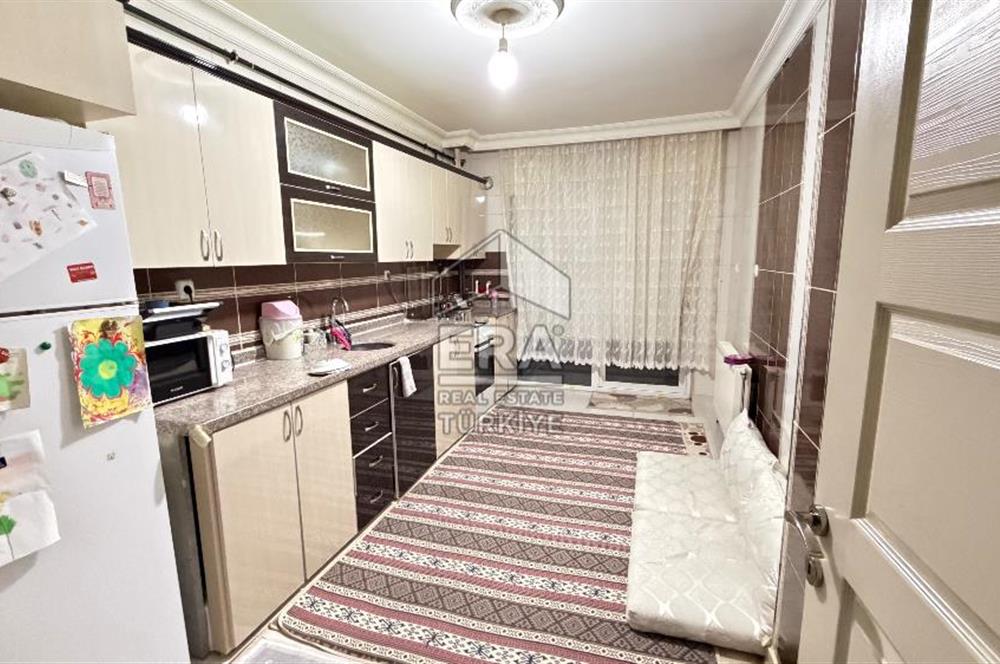 Pazaryeri Mahallesi’nde satılık 3 + 1 ara kat site içi