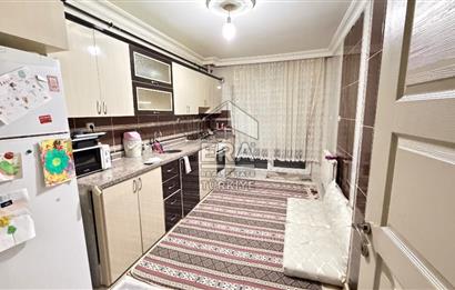 Pazaryeri Mahallesi’nde satılık 3 + 1 ara kat site içi