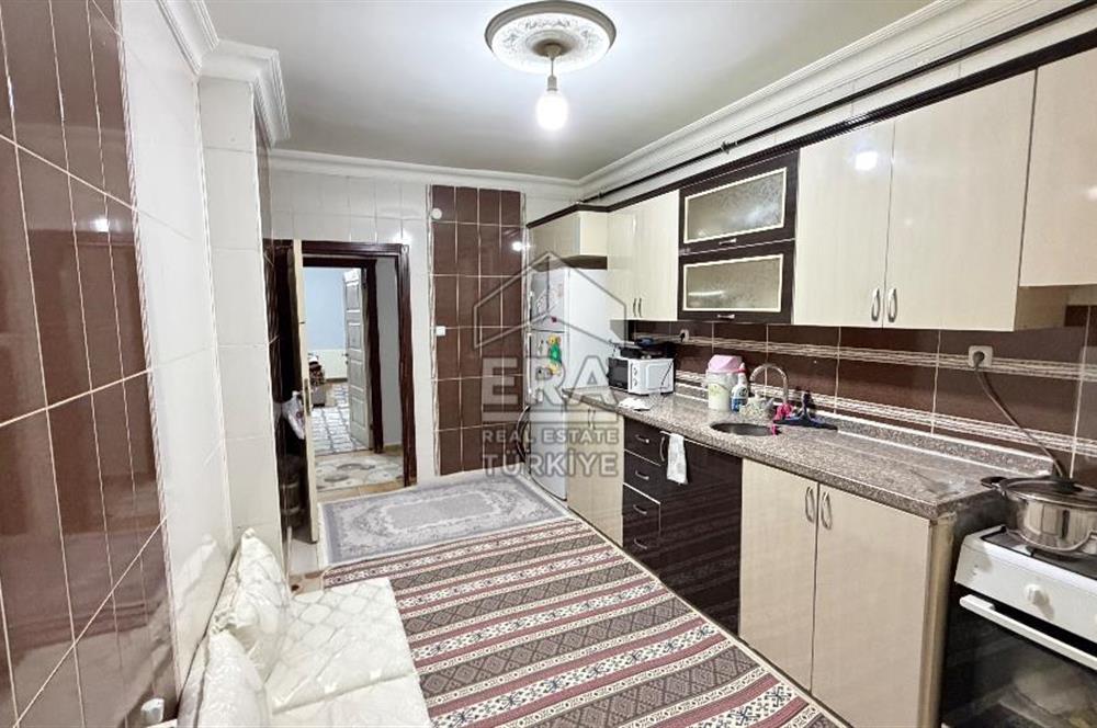 Pazaryeri Mahallesi’nde satılık 3 + 1 ara kat site içi