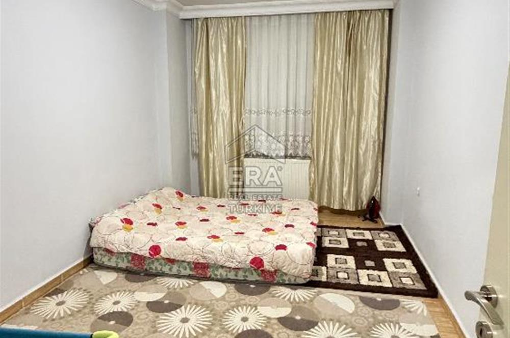 Pazaryeri Mahallesi’nde satılık 3 + 1 ara kat site içi