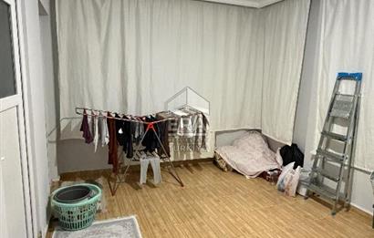 Pazaryeri Mahallesi’nde satılık 3 + 1 ara kat site içi