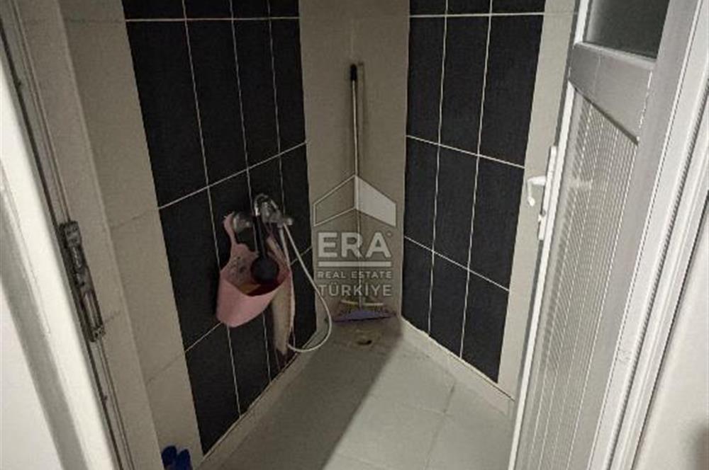 Pazaryeri Mahallesi’nde satılık 3 + 1 ara kat site içi