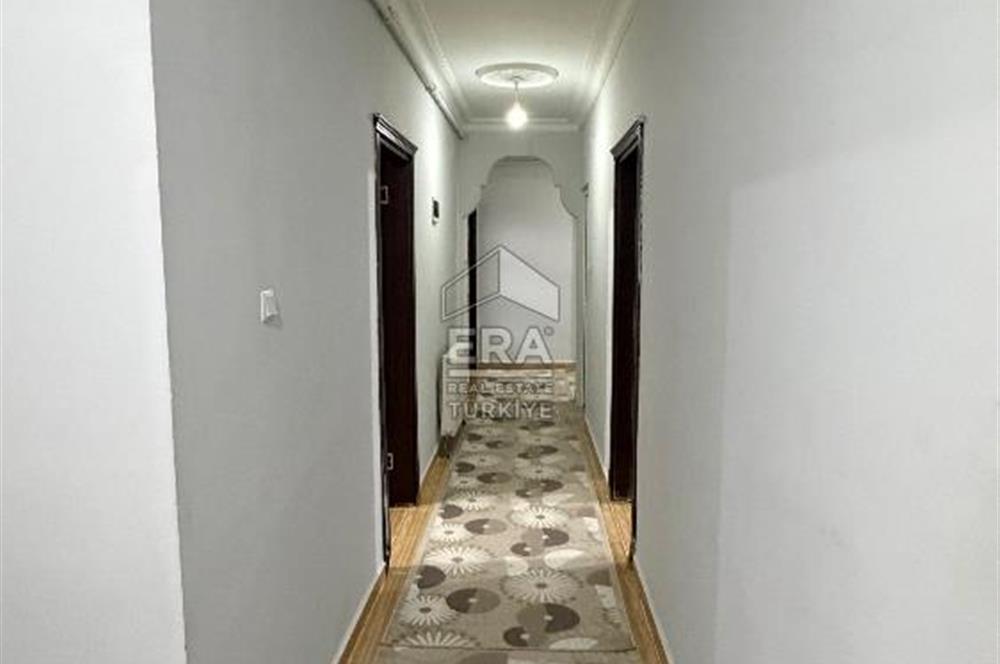 Pazaryeri Mahallesi’nde satılık 3 + 1 ara kat site içi