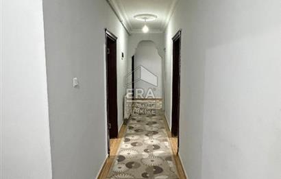 Pazaryeri Mahallesi’nde satılık 3 + 1 ara kat site içi