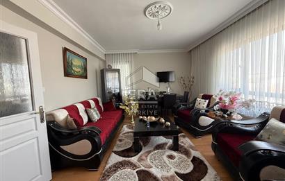 ŞEHİTLER CADDESİ ÜZERİNDE ÇİFT BALKON 1. KAT 3+1 SATILIK DAİRE