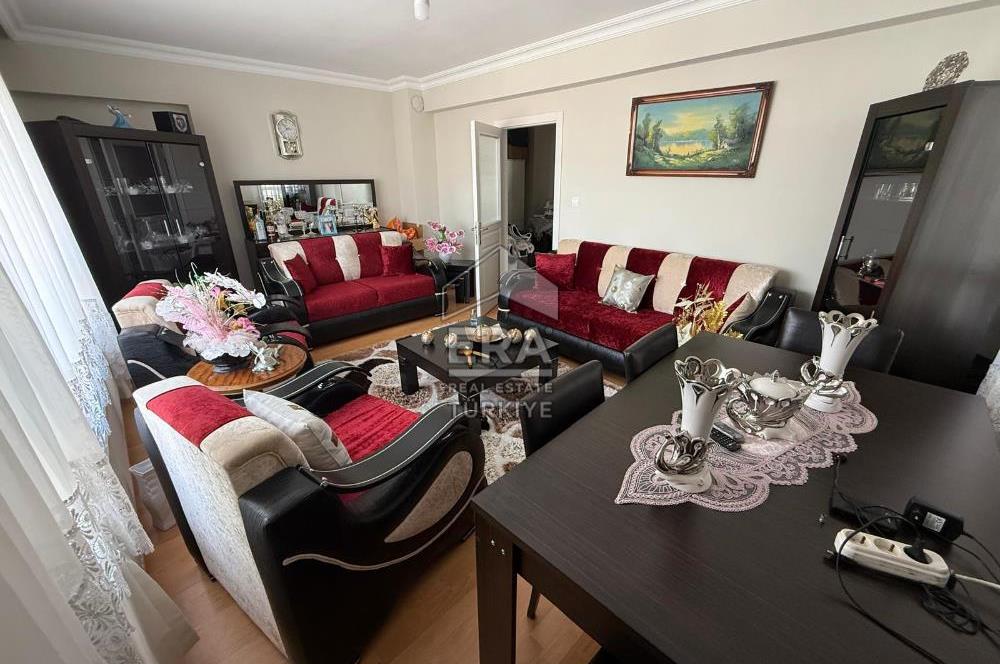 ŞEHİTLER CADDESİ ÜZERİNDE ÇİFT BALKON 1. KAT 3+1 SATILIK DAİRE