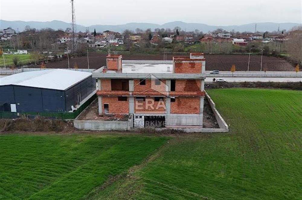 ERA KARAT Adapazarı Yenikent Yolunda Ticari Komple Kiralık Bina