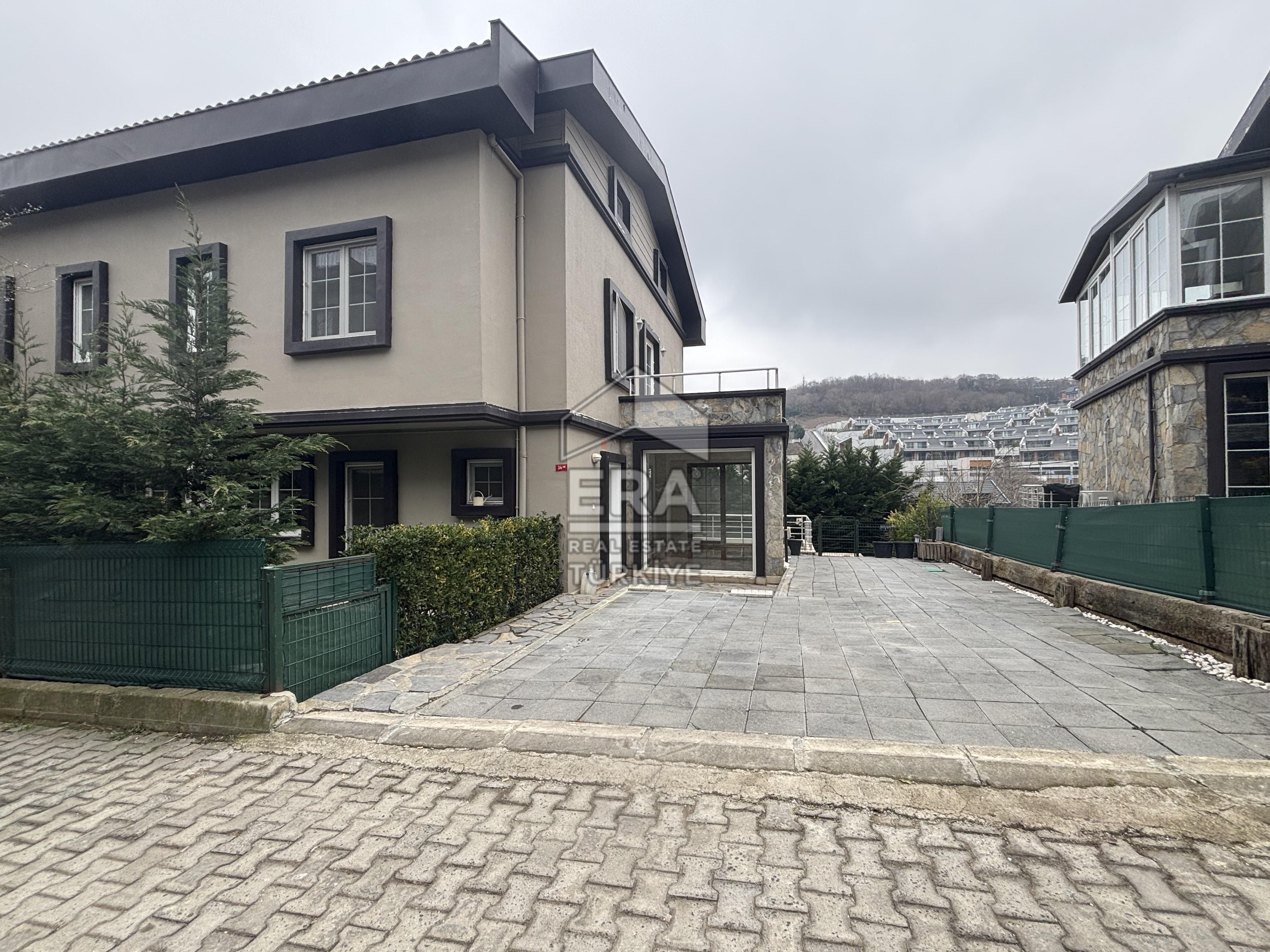 Uskumruköyün Seçkin Sitesi Belkıs Konaklarında 7+1 İkiz Villa