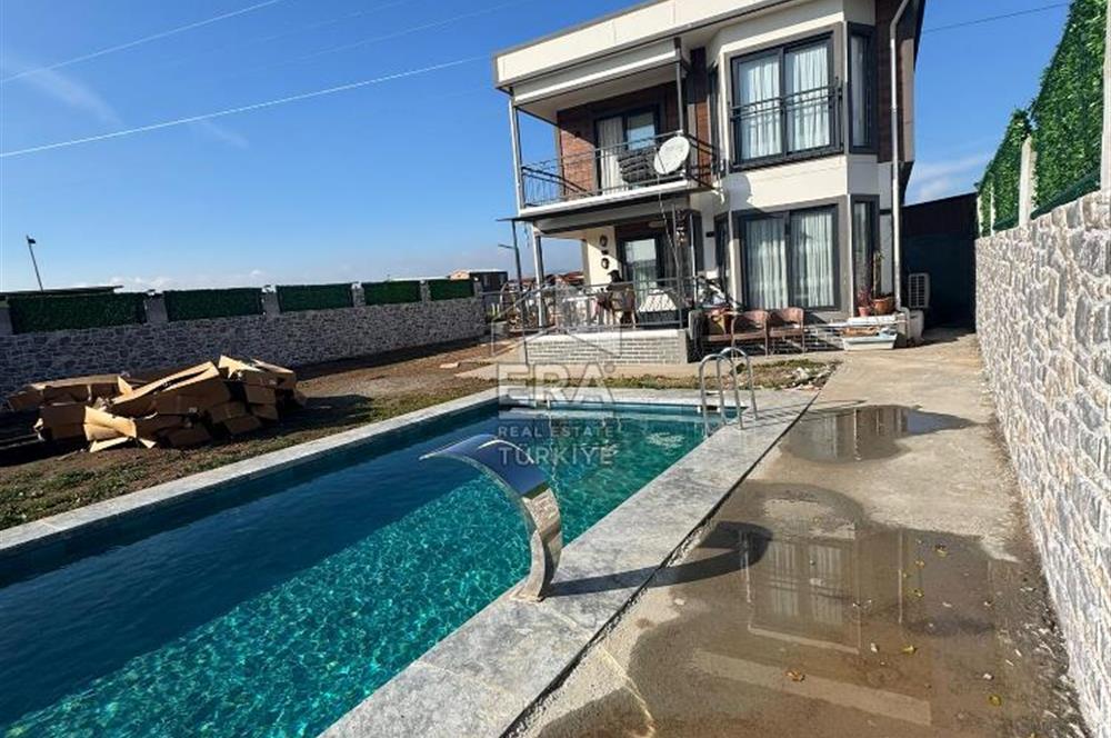 563 m2 ARSA İÇERİSİNDE HAVUZLU TERASLİ 4+1 VİLLA