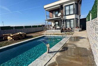 563 m2 ARSA İÇERİSİNDE HAVUZLU TERASLİ 4+1 VİLLA - 1 - 14439