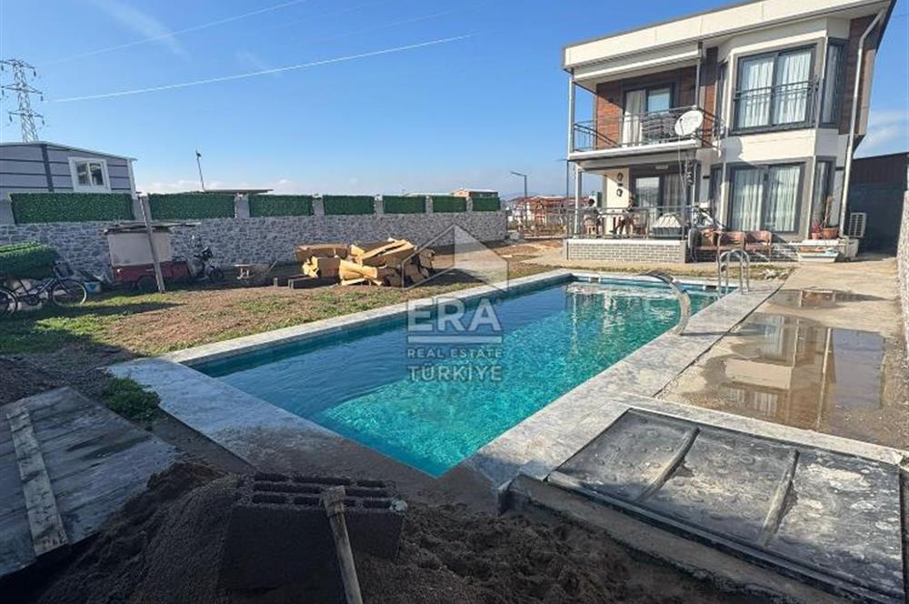 563 m2 ARSA İÇERİSİNDE HAVUZLU TERASLİ 4+1 VİLLA