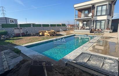 563 m2 ARSA İÇERİSİNDE HAVUZLU TERASLİ 4+1 VİLLA