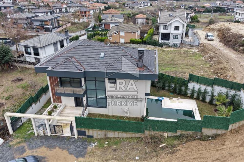 ŞİLE'DE 6+2 HAVUZLU TRİPLEKS VİLLA 