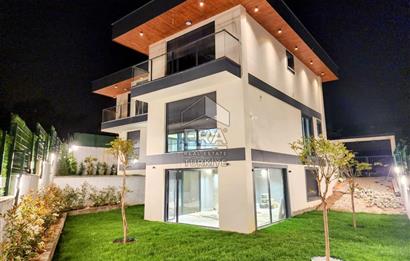 ŞİLE'DE 6+2 HAVUZLU TRİPLEKS VİLLA 