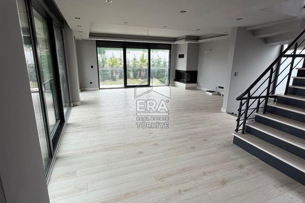 ŞİLE'DE 6+2 HAVUZLU TRİPLEKS VİLLA 