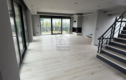 ŞİLE'DE 6+2 HAVUZLU TRİPLEKS VİLLA 