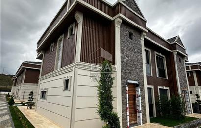 ERA VİZYONDAN HARİKA KONUMDA 4+1 SATILIK VİLLA 