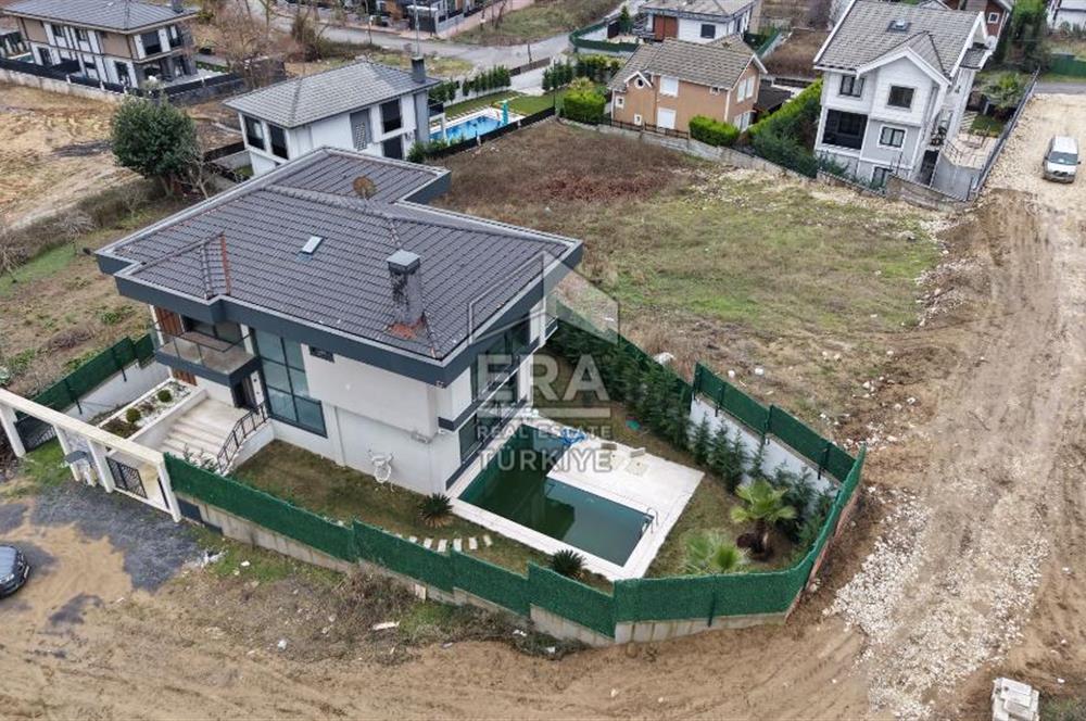 ŞİLE'DE 6+2 HAVUZLU TRİPLEKS VİLLA 