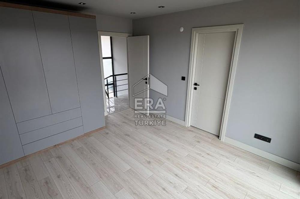 ŞİLE'DE 6+2 HAVUZLU TRİPLEKS VİLLA 