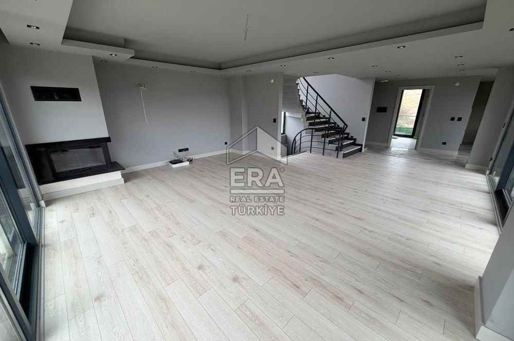 ŞİLE'DE 6+2 HAVUZLU TRİPLEKS VİLLA 