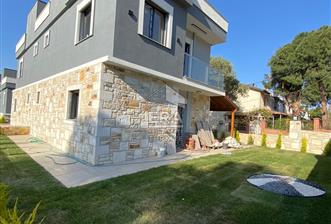 YENİ FOÇA' DA DENIZE 200M. UZAKLIKTA 3+1 SIFIR LÜKS VİLLA - 1 - 14535