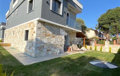 YENİ FOÇA' DA DENIZE 200M. UZAKLIKTA 3+1 SIFIR LÜKS VİLLA