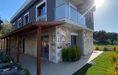 YENİ FOÇA' DA DENIZE 200M. UZAKLIKTA 3+1 SIFIR LÜKS VİLLA