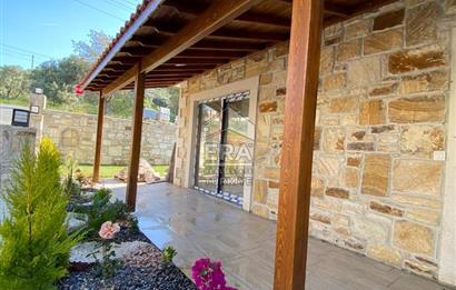 YENİ FOÇA' DA DENIZE 200M. UZAKLIKTA 3+1 SIFIR LÜKS VİLLA