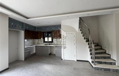 YENİ FOÇA' DA DENIZE 200M. UZAKLIKTA 3+1 SIFIR LÜKS VİLLA