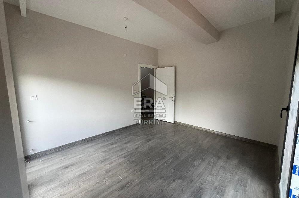 YENİ FOÇA' DA DENIZE 200M. UZAKLIKTA 3+1 SIFIR LÜKS VİLLA