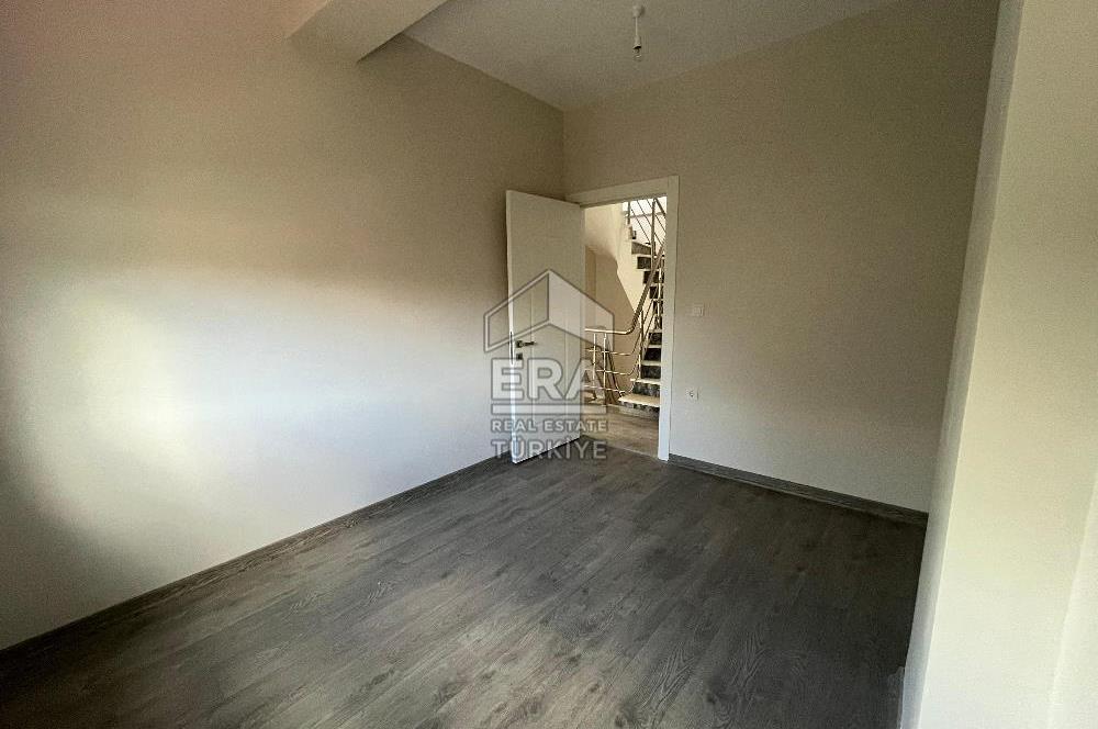 YENİ FOÇA' DA DENIZE 200M. UZAKLIKTA 3+1 SIFIR LÜKS VİLLA