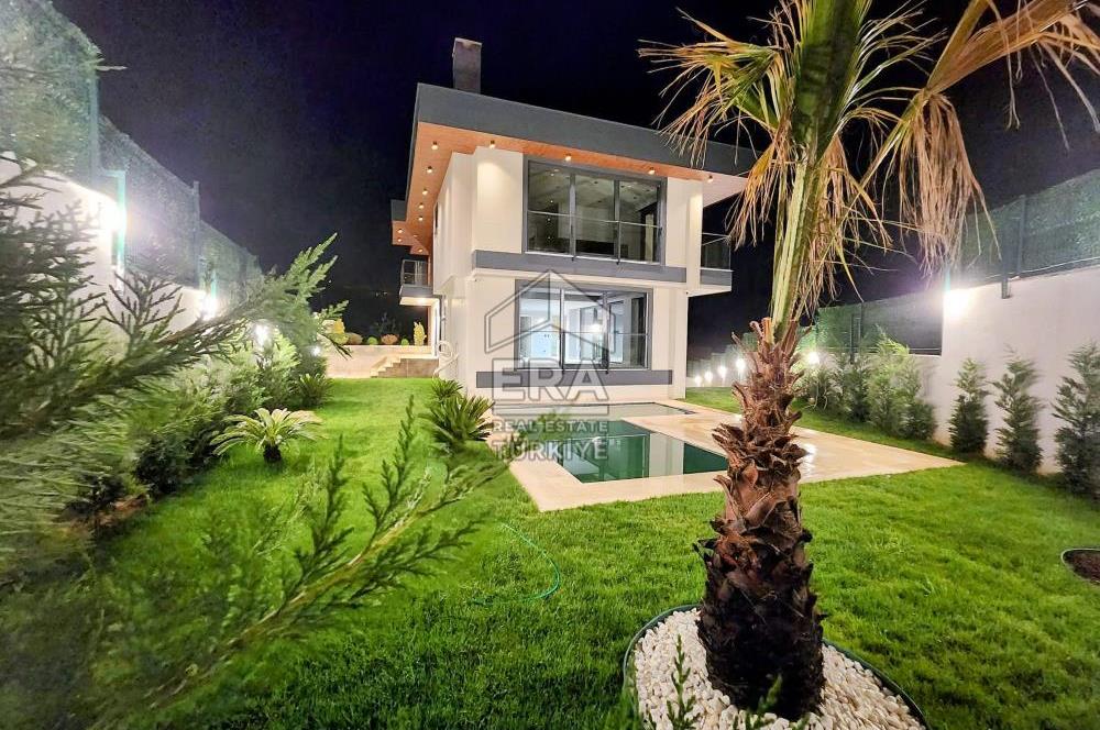 ŞİLE'DE 6+2 HAVUZLU TRİPLEKS VİLLA 