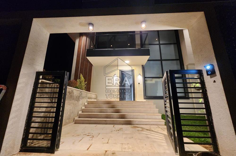 ŞİLE'DE 6+2 HAVUZLU TRİPLEKS VİLLA 