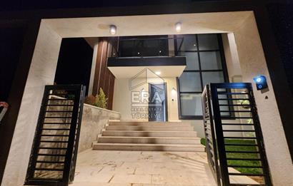 ŞİLE'DE 6+2 HAVUZLU TRİPLEKS VİLLA 